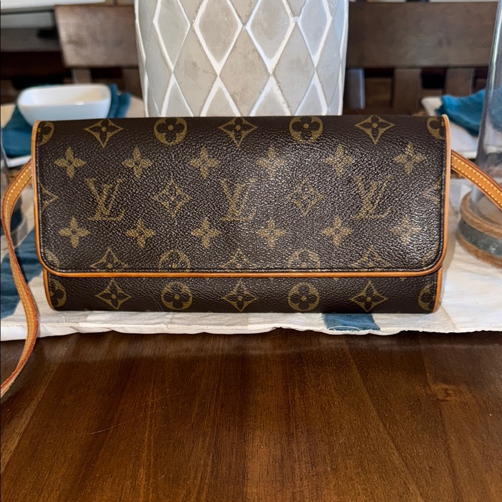 Authentic Louis Vuitton Twin Pochette GM